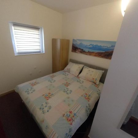 Studio Apartman Sutic Kaštel Novi Zewnętrze zdjęcie