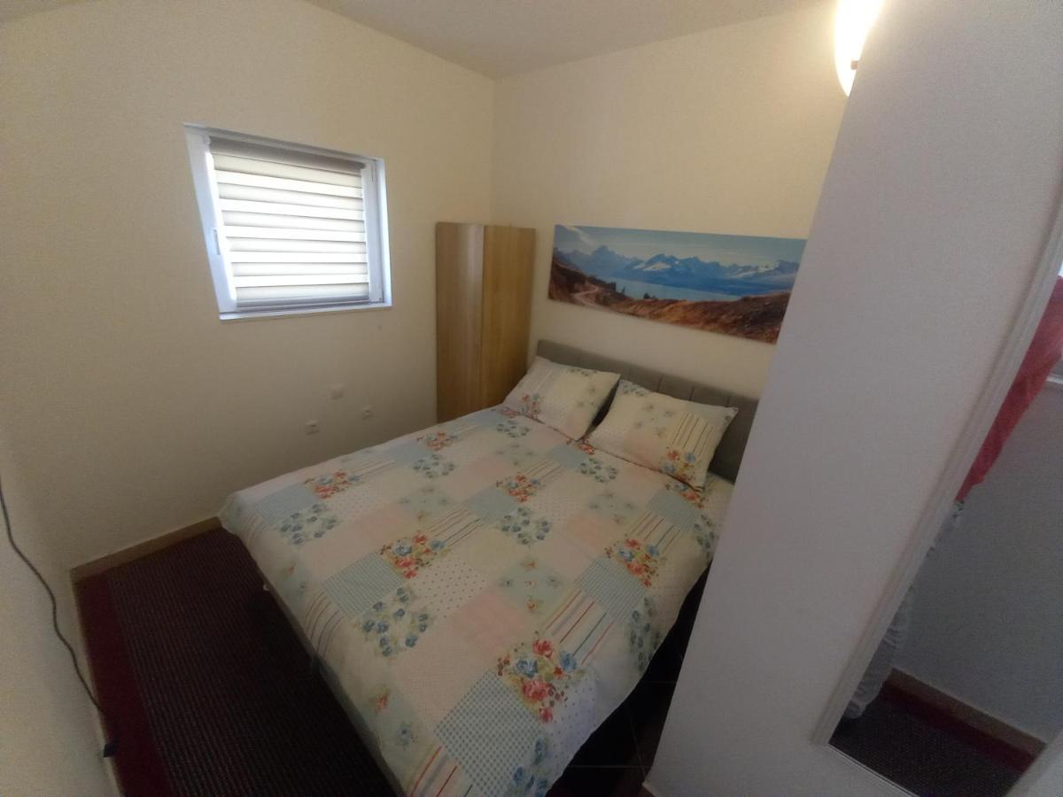 Studio Apartman Sutic Kaštel Novi Zewnętrze zdjęcie