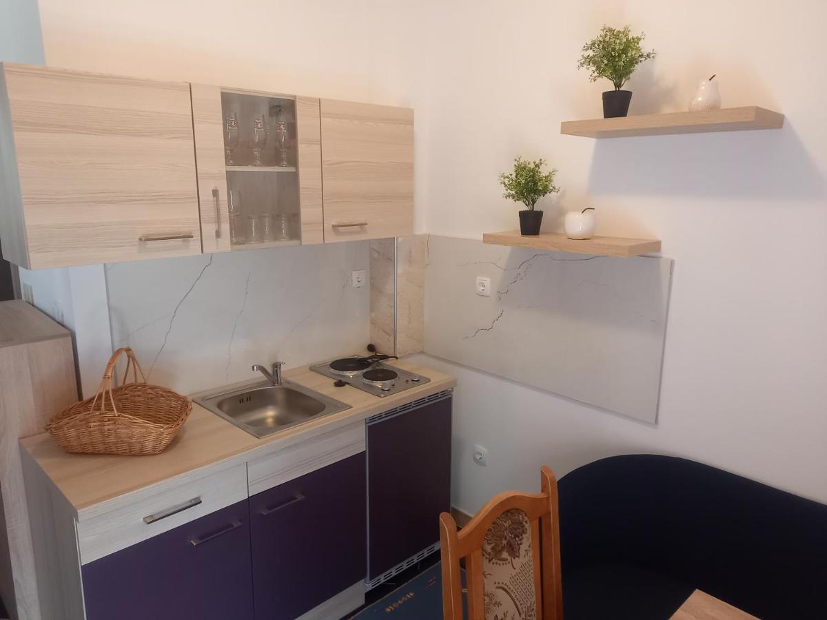 Studio Apartman Sutic Kaštel Novi Zewnętrze zdjęcie