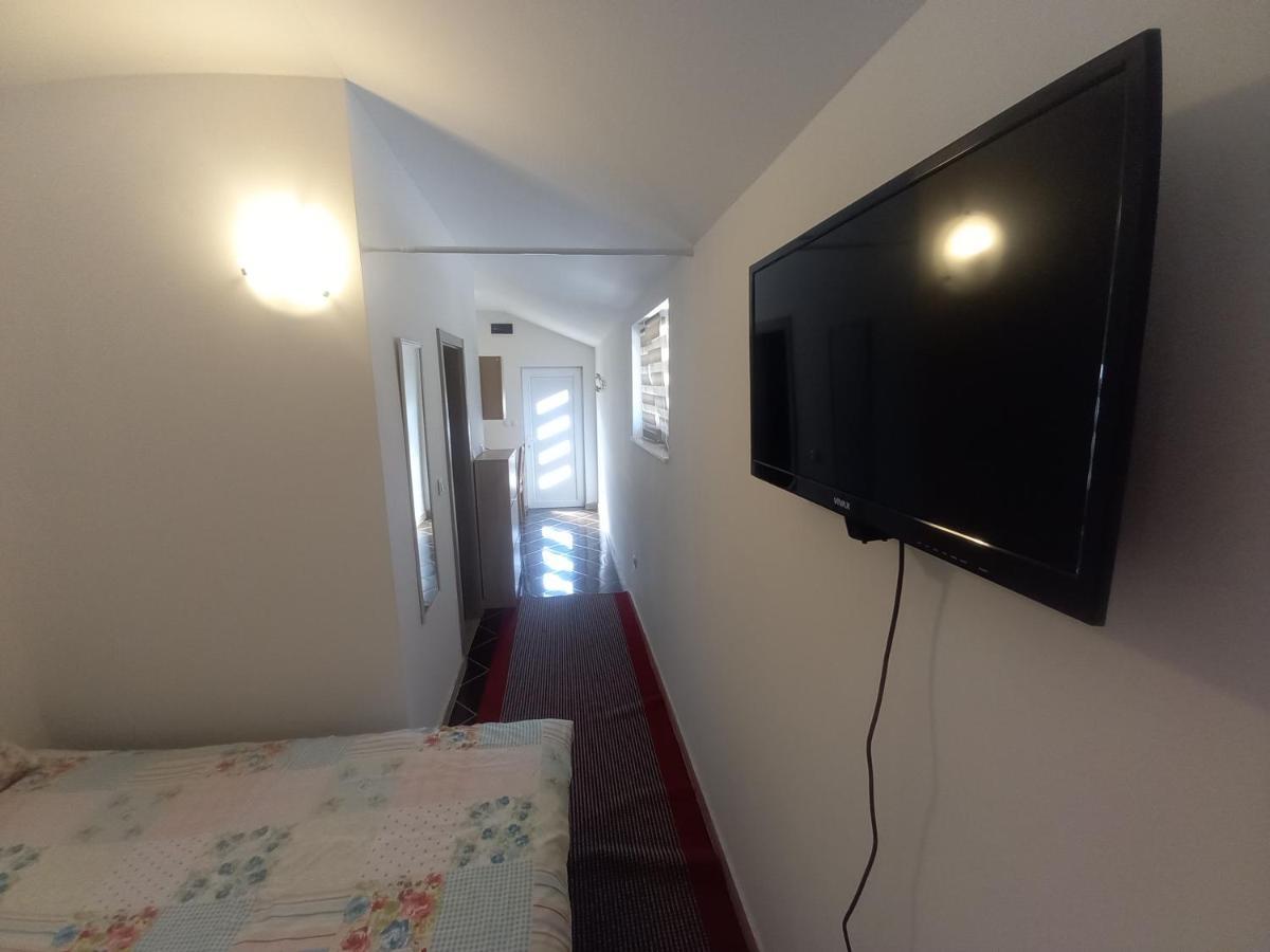 Studio Apartman Sutic Kaštel Novi Zewnętrze zdjęcie