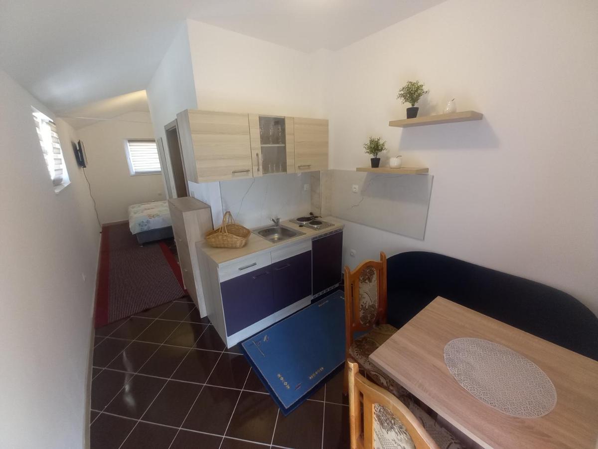 Studio Apartman Sutic Kaštel Novi Zewnętrze zdjęcie