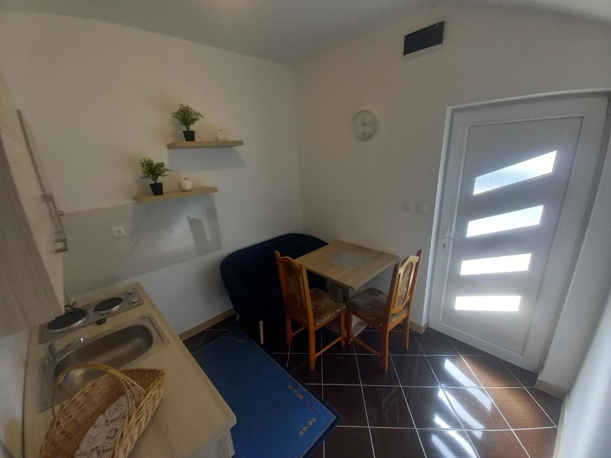 Studio Apartman Sutic Kaštel Novi Zewnętrze zdjęcie