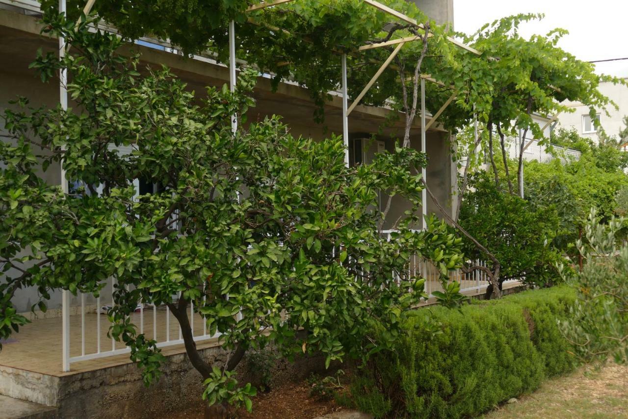 Studio Apartman Sutic Kaštel Novi Zewnętrze zdjęcie